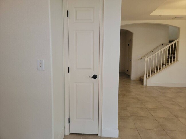 Building Photo - 4/2.5 TOWNHOME VILLA in Waterstone-Davenpo...