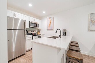 Building Photo - 606 N Marsalis Ave