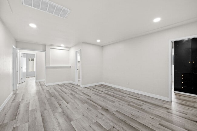 Foto del edificio - 5528-5530 Dorothy Drive