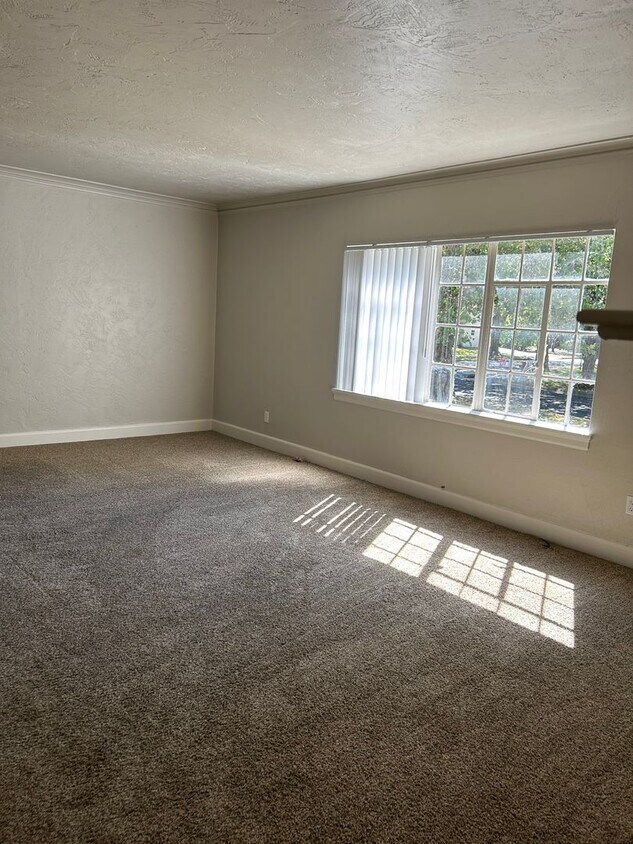 Foto del edificio - (949) Harrison Street Plex - Studio / 1 Ba...