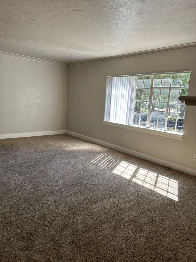 Building Photo - (949) Harrison Street Plex - Studio / 1 Ba...