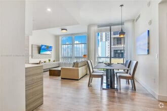 Building Photo - 777 N Ocean Dr