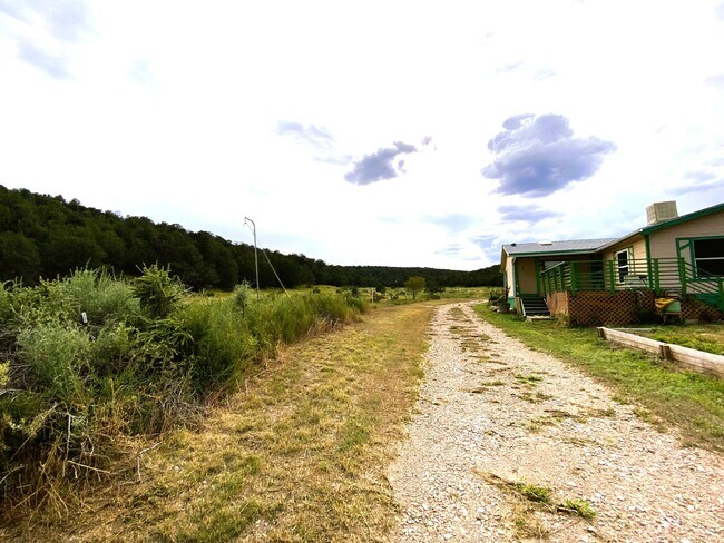 Foto del edificio - 27 Hillcrest Rd