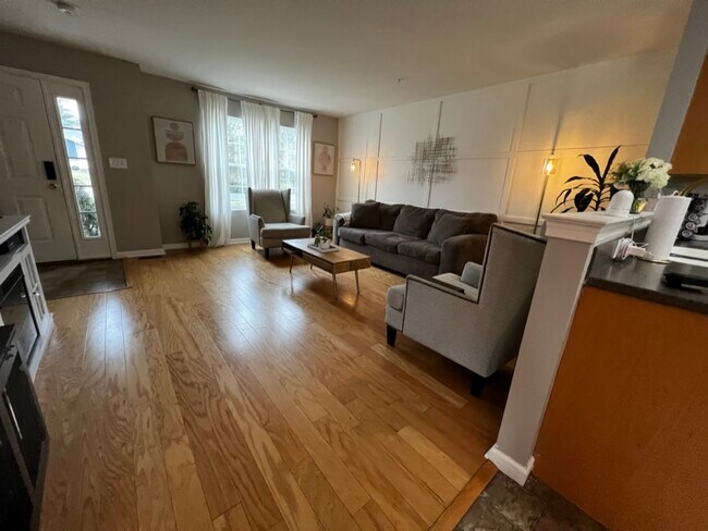 Building Photo - 900 Cadwell Ln