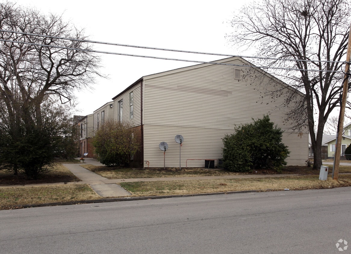 Building Photo - Pierce Place