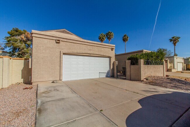Foto del edificio - North East Mesa 3 bed 2.5 bath - beautiful interior remodel!! AVAILABLE NOW!