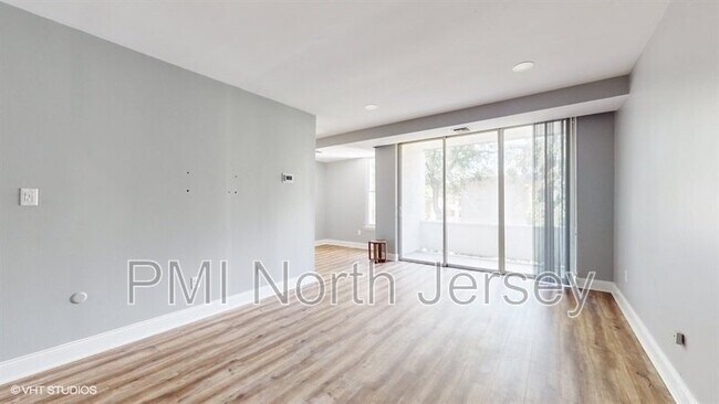Foto del edificio - 462 River Rd