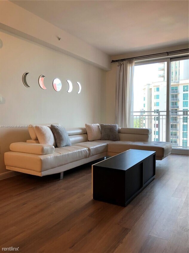 Foto principal - 1 br, 1 bath Condo - 7350 SW 89th St Apt 2...