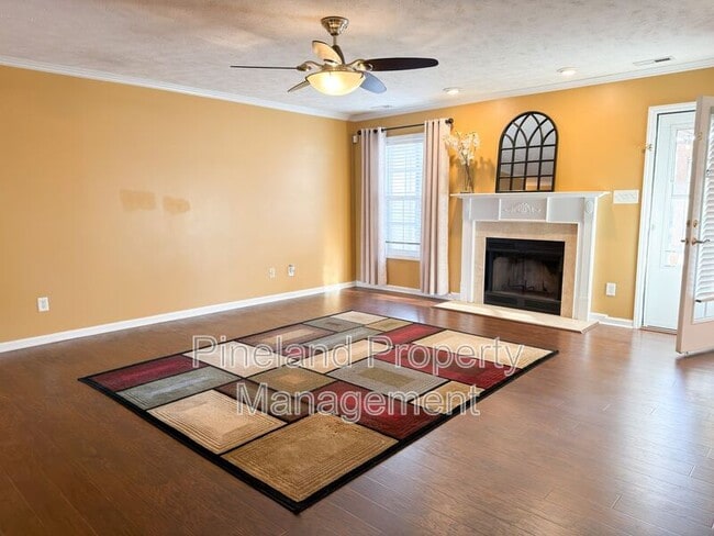 Foto del edificio - 215 Americana Dr