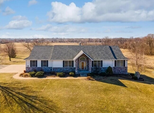 Building Photo - 4 bed, 4 bath Single Family Home FOR RENT