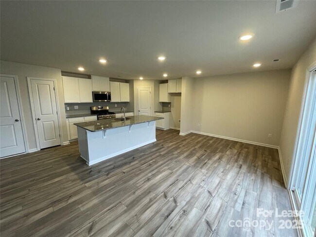 Foto del edificio - 354 Hollingswood Dr