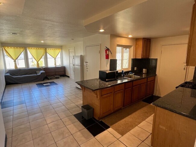 Building Photo - Massive 5-Bedroom Home with Spacious Yard