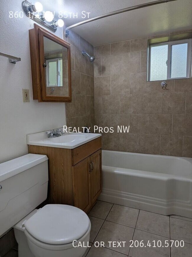 Foto del edificio - 860 NW 85th St