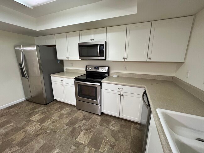 Cocina - 4705 Palm Tree Blvd