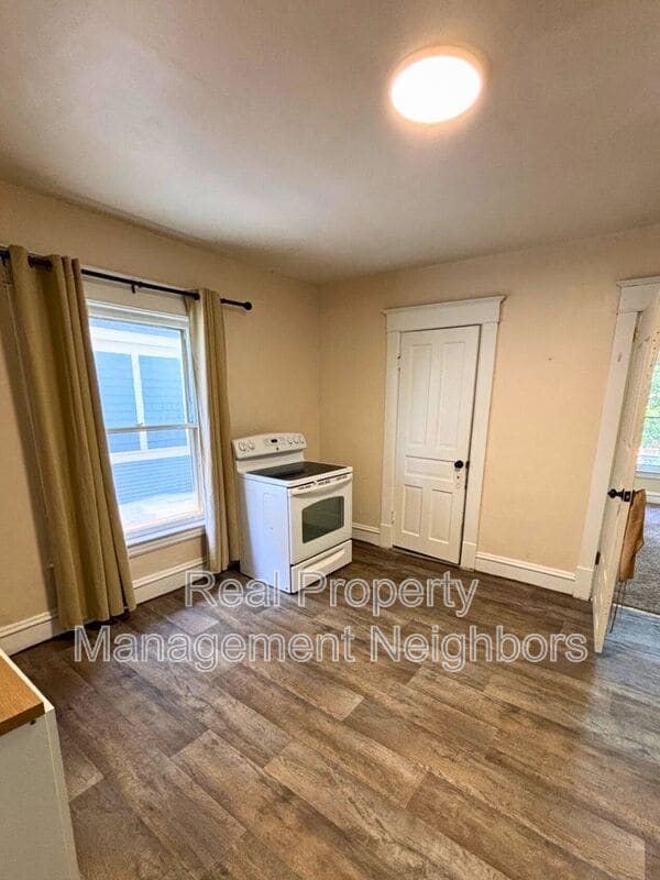 Primary Photo - 216 Lafayette Ave NE