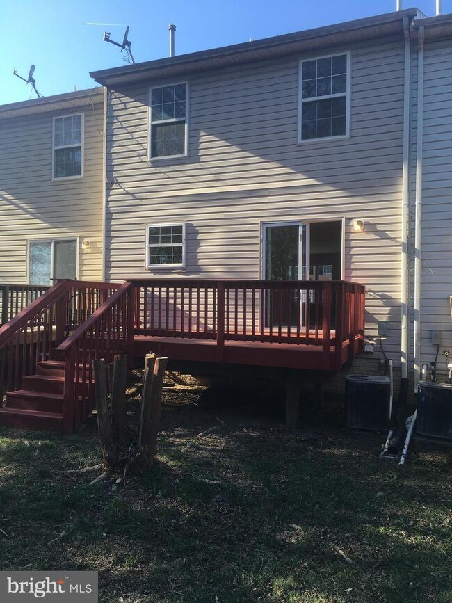 Foto del edificio - 8217 Dellwood Ct