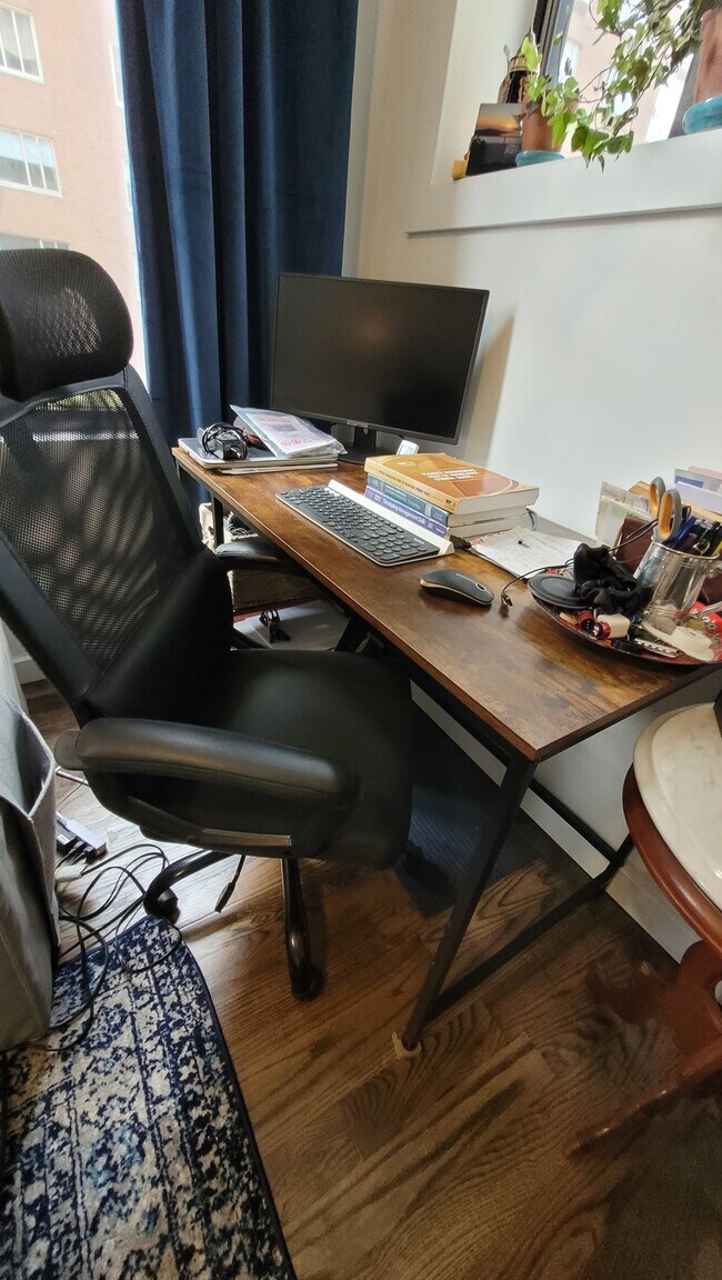 Building Photo - 985 Lexington Ave