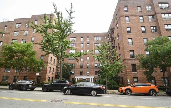 Building Photo - 6735 Yellowstone Blvd