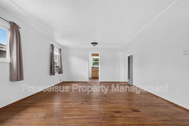 Foto del edificio - 626 Brightwood Ave