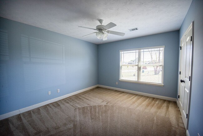 Building Photo - Beautiful home available from May 5!