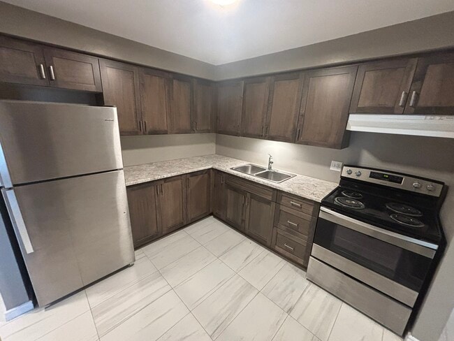 Building Photo - 50 Queenston Dr