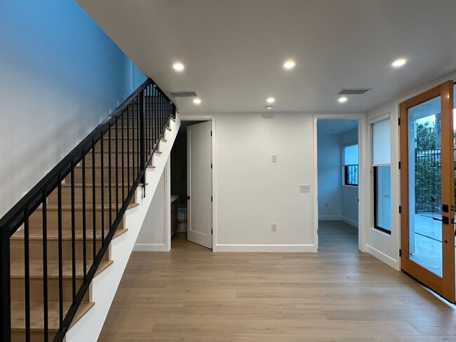 Building Photo - 10470 Lauriston Ave