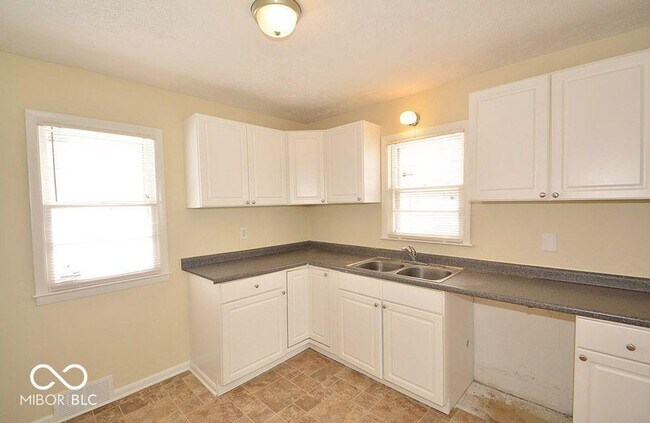 Foto del edificio - 5005 Indianola Ave