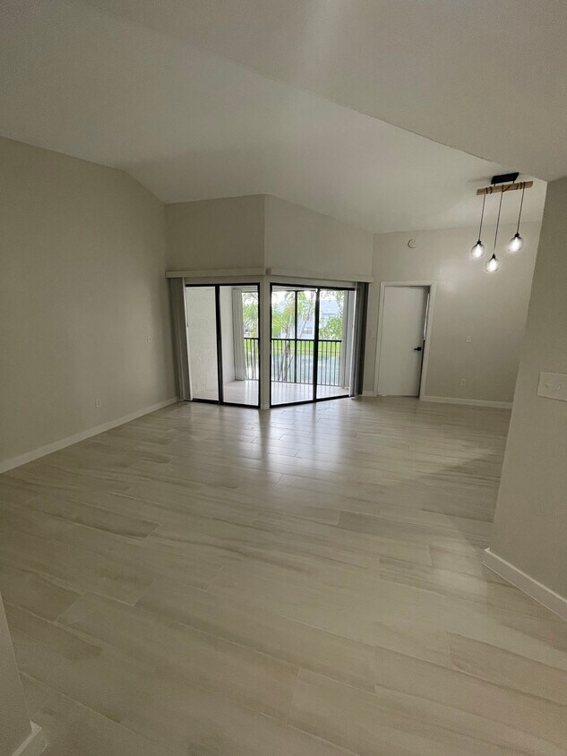 Living room - 1031 Adams Ave