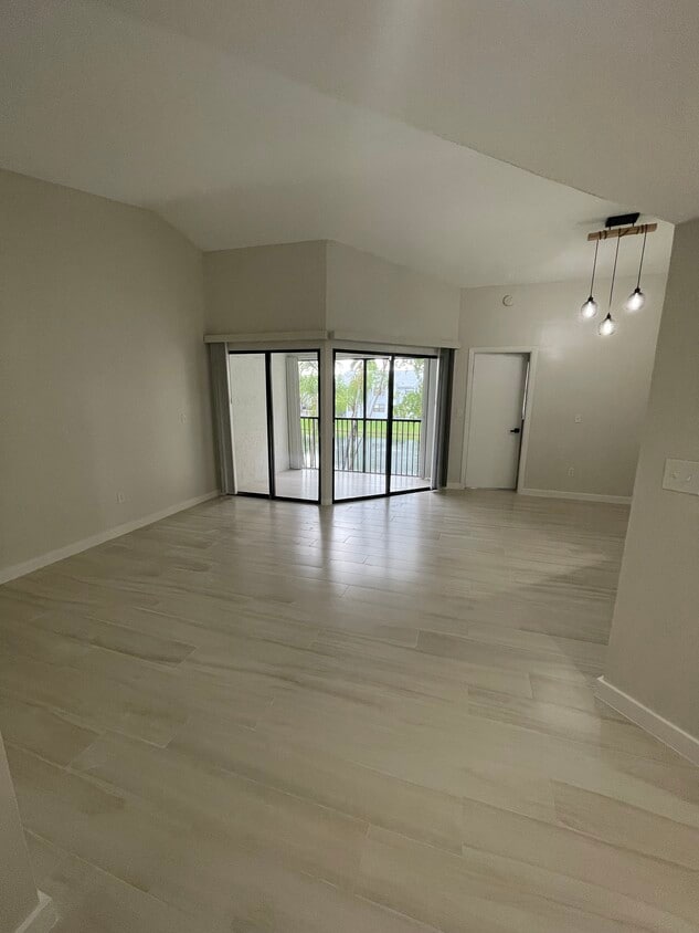 Living room - 1031 Adams Ave