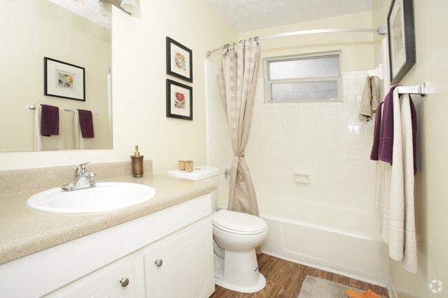 Interior Photo - Maplewood Pointe