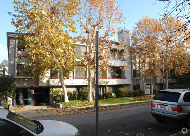 Building Photo - Huston Park Apartments