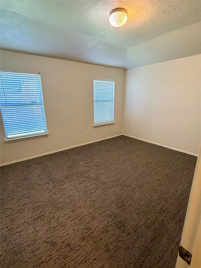 Foto del edificio - 8943 Farm Ridge Ln