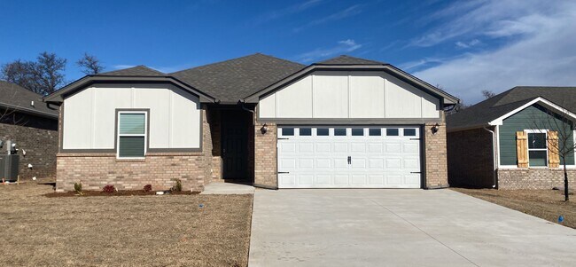 Foto del edificio - 3 Bedroom 2 Bathroom 2 Car Garage Home in ...