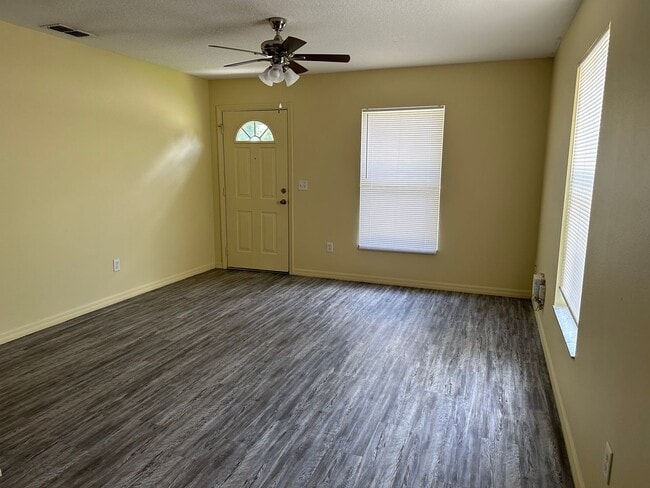Building Photo - Beautiful Home Oversized Lot