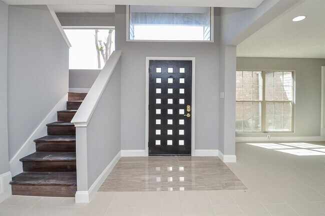 Building Photo - 12410 Rocky Knoll Dr
