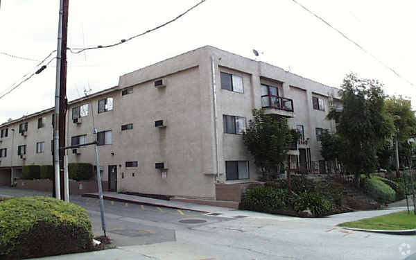 Building Photo - Glenoaks Apartments