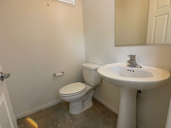 Building Photo - Beautiful 2 Story | 4br/3ba. House!