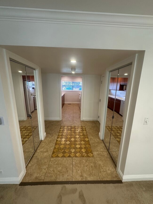 Building Photo - 1721 Northfield Square