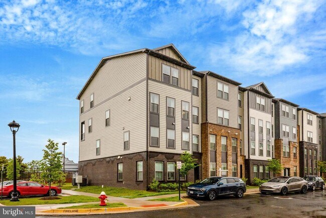 Building Photo - 20941 Bluebird Sq