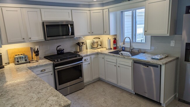 Kitchen - 3701 Nibawauka Bch