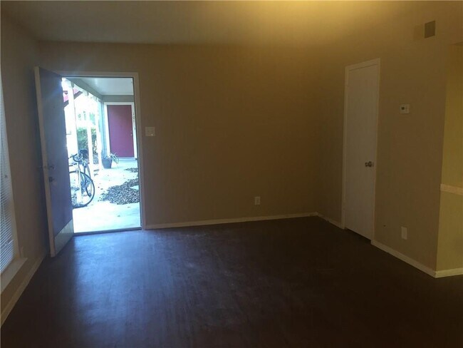 Foto del edificio - 5101 Evans Ave