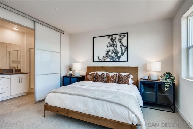Foto del edificio - Coming Soo!! Beautiful 4bed/3bath Townhome in Fashion Valley **Move in Special Half off 1st month...