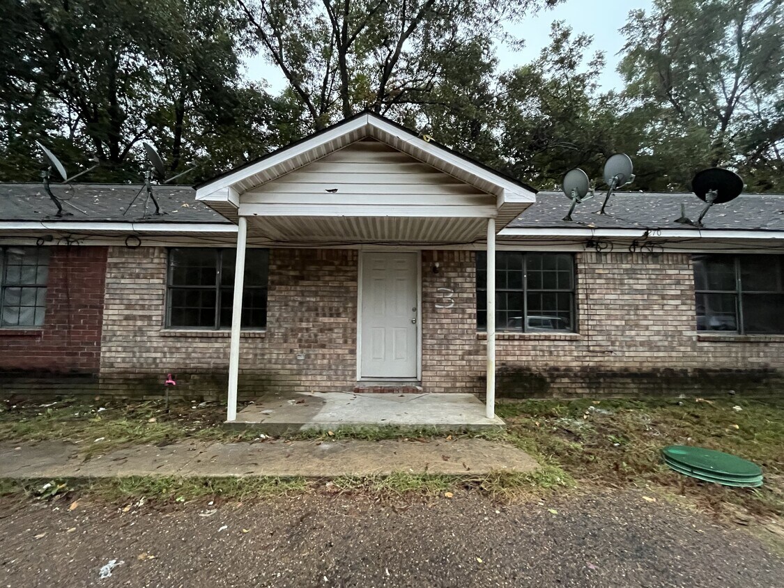 Primary Photo - 270 N Main St