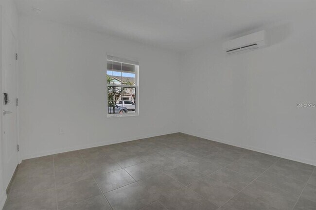 Foto del edificio - 2693 Armstrong Ave