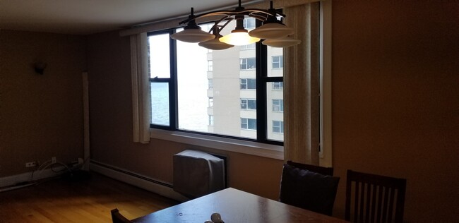 Foto del edificio - 6325 N Sheridan Rd
