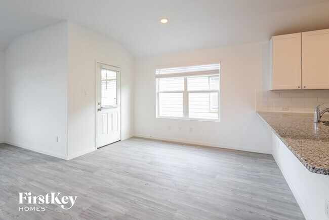 Foto del edificio - 6727 Beehive Dr