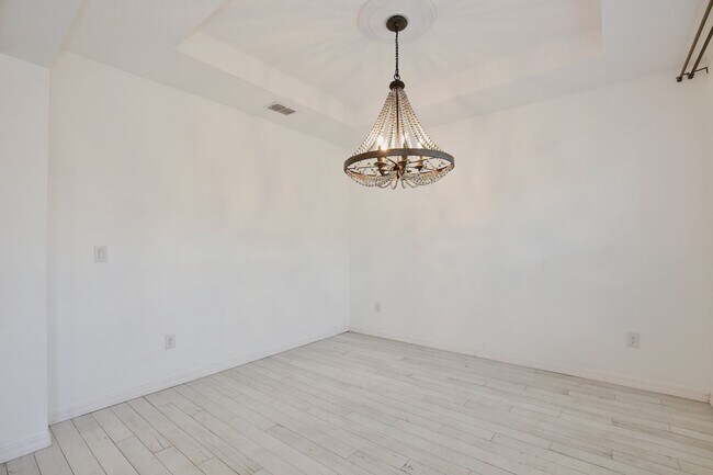 Building Photo - Gorgeous 4/2.5 Spacious Home with a Large ...