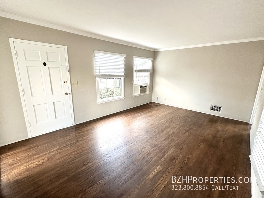 Primary Photo - Renovated 1Bedroom 1Bathroom In Prime Holl...