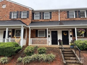 Building Photo - 1348 Green Oaks Ln