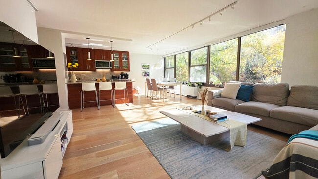 Building Photo - 360 W Wellington Ave